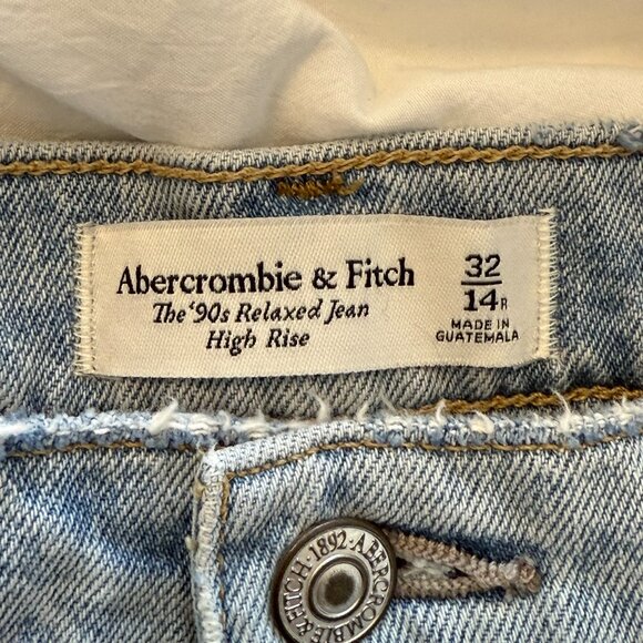Abercrombie High Rise 90s Relaxed Jeans, Light Wash - Picture 3 of 4